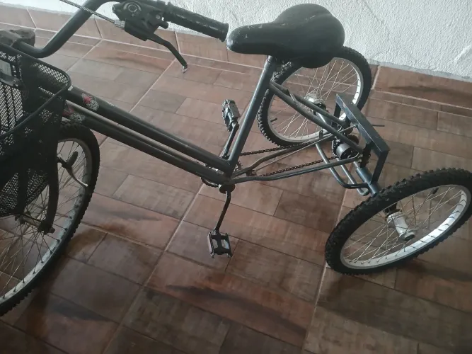Vendo bicicleta triciclo usada