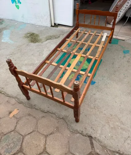 Cama de solteiro madeira