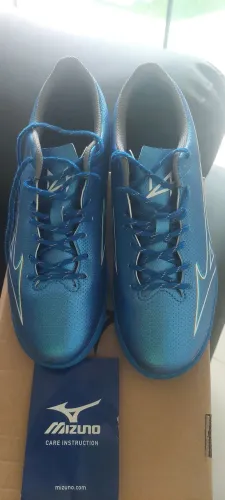 Chuteira mizuno society. 39