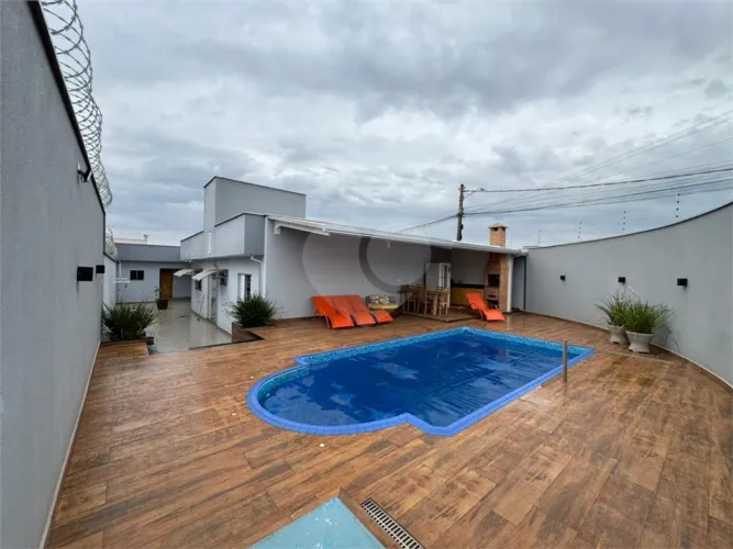 Casa com 3 quartos e piscina em Rio das Pedras-SP