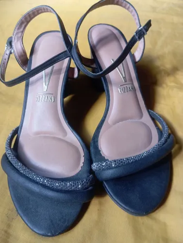 Vendo Sandália Feminina Vizzano Semi-Nova 38