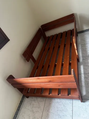 Cama de solteiro baixa Imbuia 
