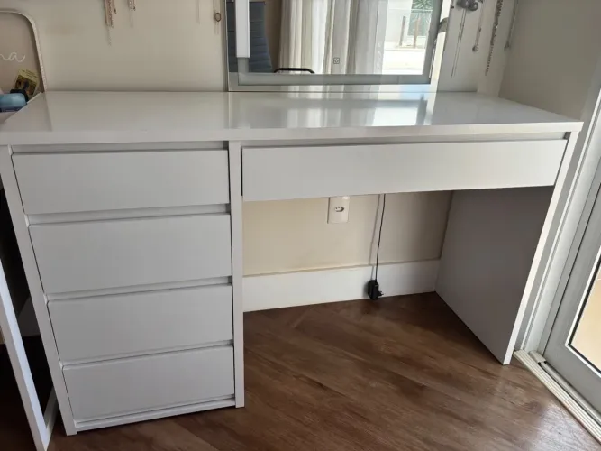 Mesa penteadeira e escritório