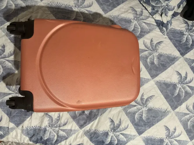 Mala de viagem media, na cor rose , em perfeito estado!
