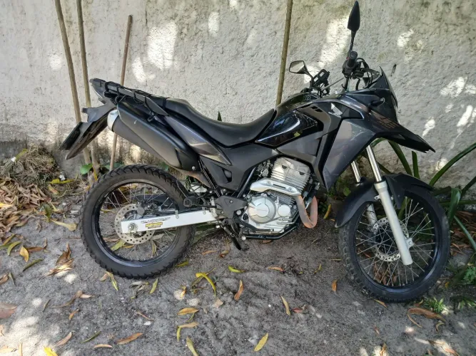 Xre 300 2023
