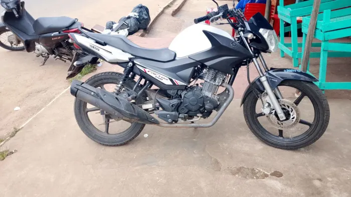 Vendo moto com multas