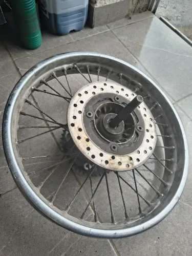 Roda traseira Bros 160 com pinça de freio