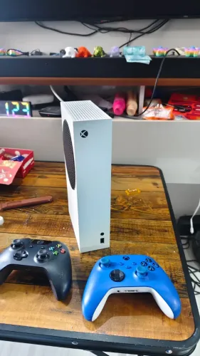 Xbox series S 2 controles praticamente novo impecável