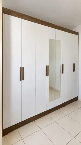 Guarda-roupa de 8 portas