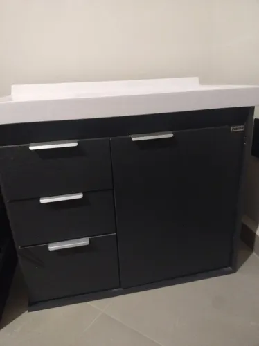 Vendo um gabinete de banheiro em MDF novo sem uso 39 da largura 66 comprimento