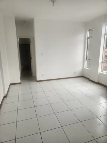 Apartamento com 1 dormitório para alugar, 50 m² por R$ 2.915,08/mês - Floresta - Belo Hori
