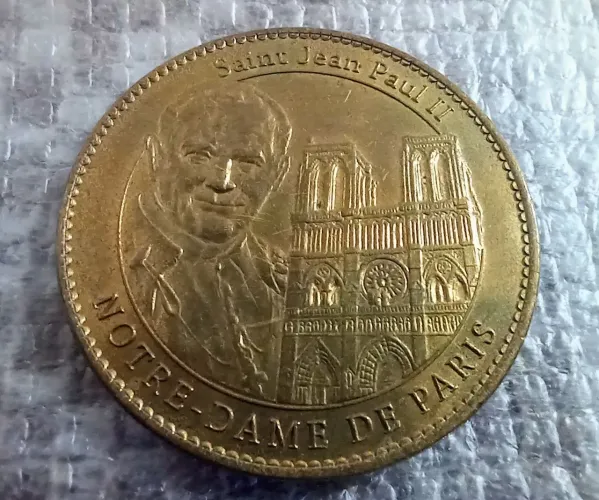 Medalha Catedral Notre Dame + Moedas Antigas