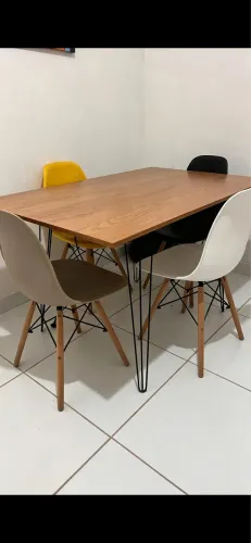 Mesa linda e conservada 