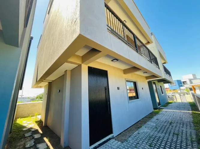 Sobrado para aluguel tem 100 metros quadrados com 3 quartos em Encantada - Garopaba - SC