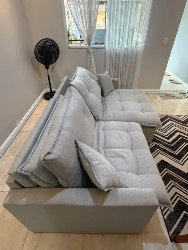 Vendo sofá retrátil e reclinável em linho com molas ensacadas