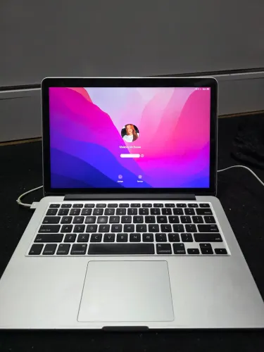 MacBook Pro A1502 (EMC 2835) com 8 GB de RAM, Modelo de 13 polegadas, Tela Retina