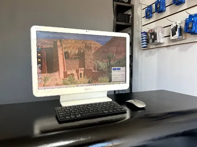 Computador Samsung All in One - 24 Polegadas - Windows 11 - 8GB 128SSD