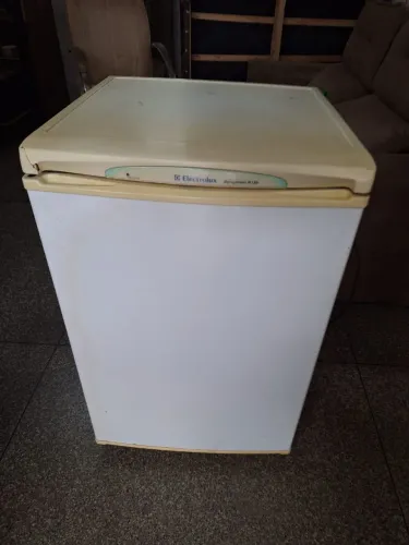 Frigobar Electrolux gelo seco 130L 127V funcionando perfeitamente ((ENTREGO GRATIS))