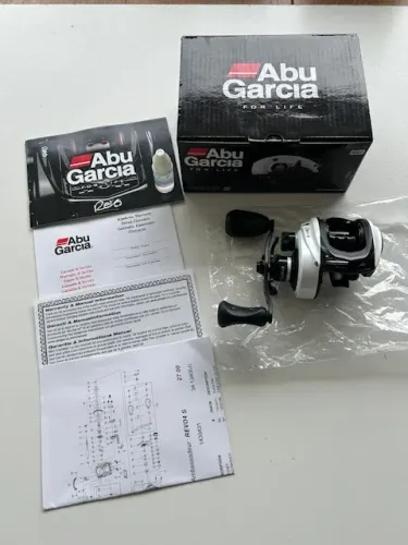 Carretilha Revo 4S Abu Garcia - lado direito