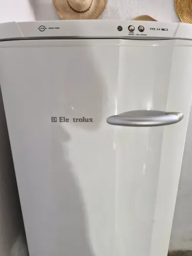 Freezer Electrolux I Frost Free vertical FFE24 218Lts 220 volts