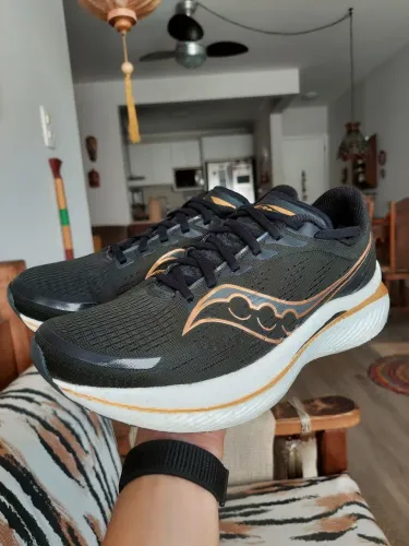 Saucony Endorphin Speed 3 - TAM 42/10.5US (serve 41.5/10US)