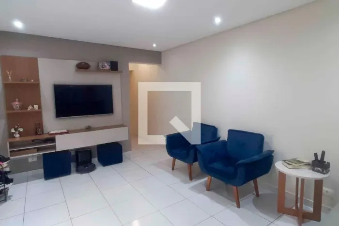 Casa à Venda - Jardim Elvira, 4 Quartos, 205 m2