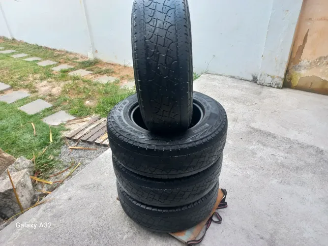 PNEUS 