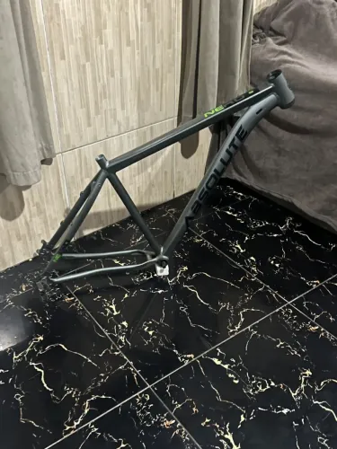 Quadro tamanho 19 absolute nero 5