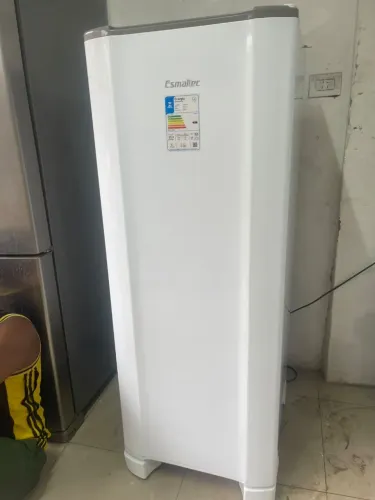 GELADEIRA ESMALTEC SEMI NOVA FRETE GRATIS