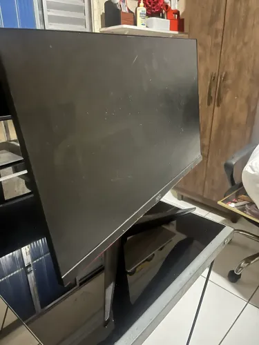 Monitor AOC com defeito