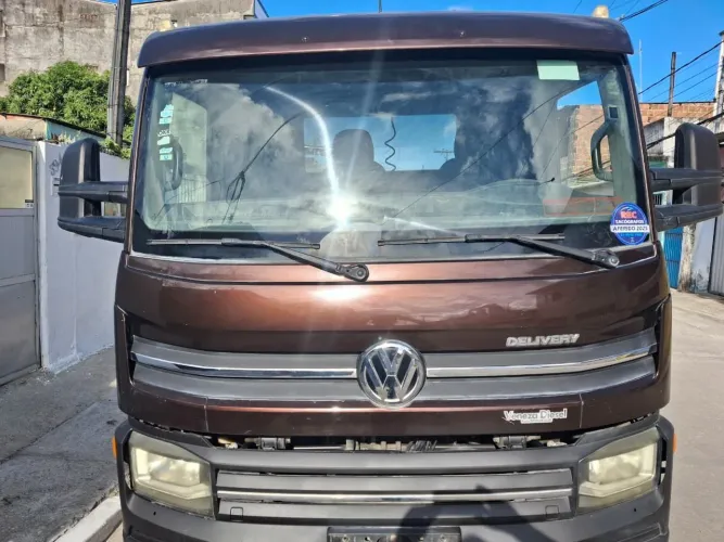 Vendo caminhão novo único dono desde de zero2018 com 49 milkm