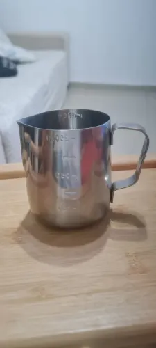 2 Canecas tipo pitcher, ideal para barista, cafeteira, 350ml e 550ml respectivamente.