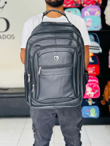 Mochila masculina em couro 