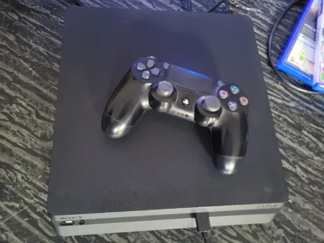 PlayStation 4 PS4 Slim 1TB + 1 Controle Original + 3 Jogos Mídia Física + Cabos