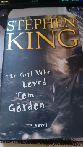 Livro Capa Dura - The Girl Who Loved Tom Gordon - Stephen King - Inglês 