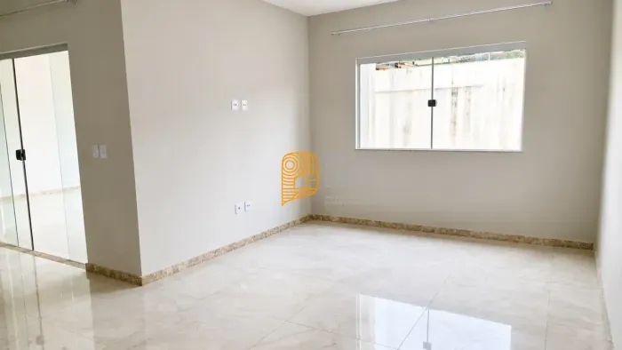 Casa Individual para Locação | 3 Quartos, Suíte e Garagem para 2 Carros