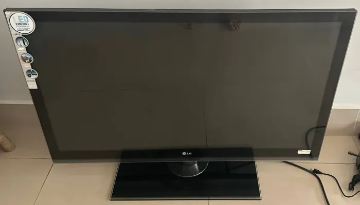 Tv 42 Led LG com base e controle funcionando perfeitamente