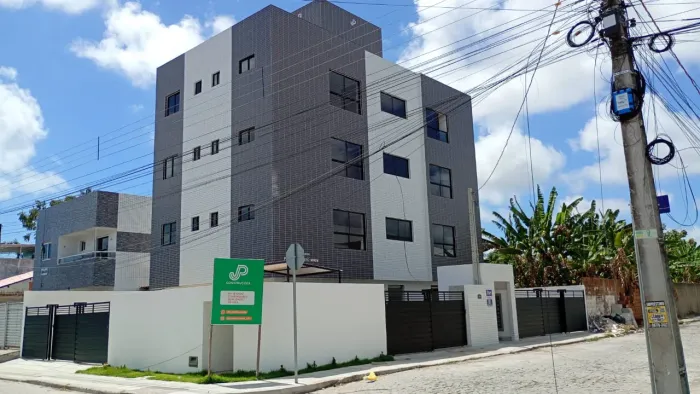 Apartamento de 02 quartos em mangabeira