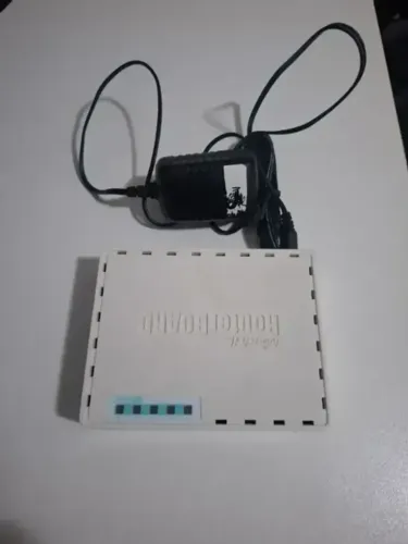 Mikrotik RB750r2 COM FONTE