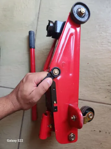 Macaco Automotivo Pequeno Uso Doméstico Jacaré até 2T para Carros TOYOTA COROLLA BYD DOLPH
