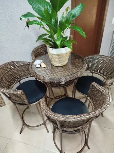 Lindo jogo bistrô gourmet em fibra sintética com tampo de vidro 
