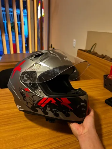 Capacete no preço
