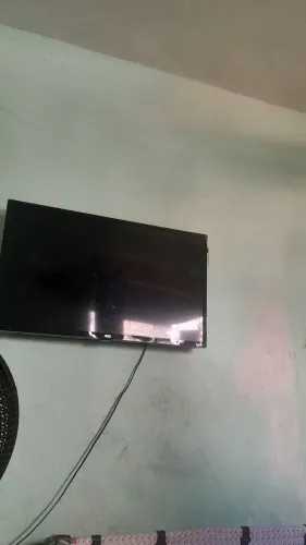 TV aoc 32 polegadas, ótimo estado, som sai perfeitamente mas não aparece imagem.