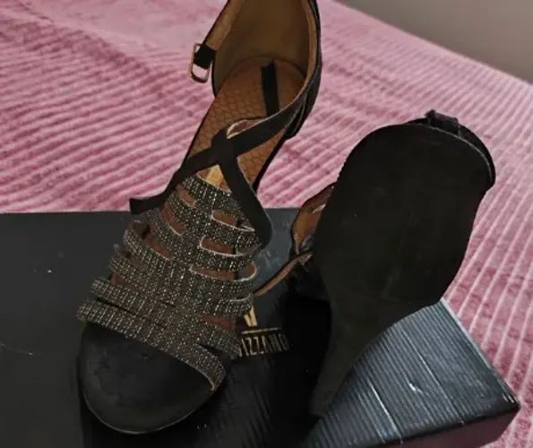 Sandalia Luxo,via marte com detalhes em strass, usada