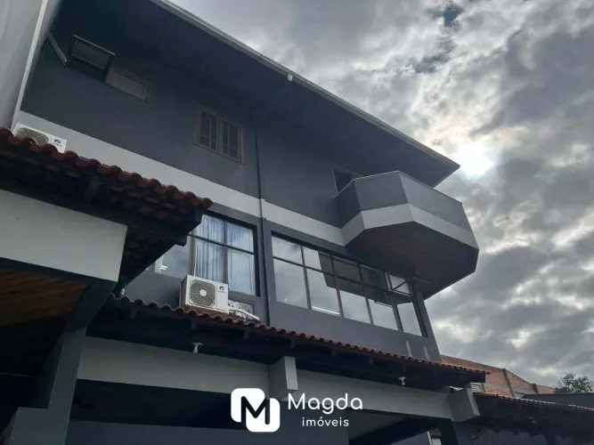 Triplex com Piscina para Locação no Bairro Velha Blumenau