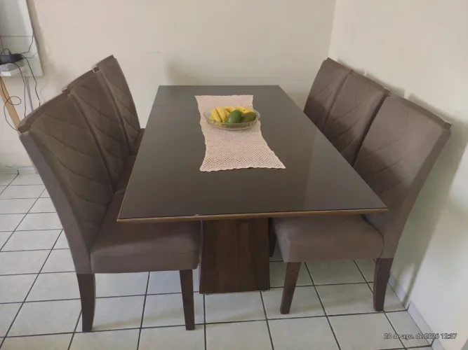 Mesa - 6 cadeiras com tampo de vidro