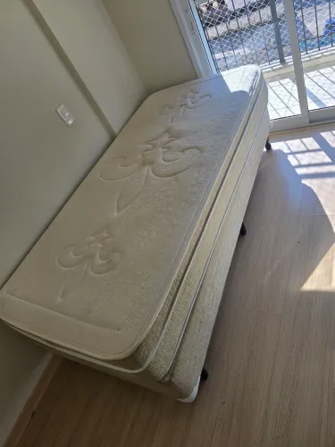 Cama box + colchão de mola solteiro