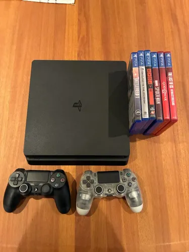 PlayStation 4 Slim 1TB + 2 controles +6 jogos