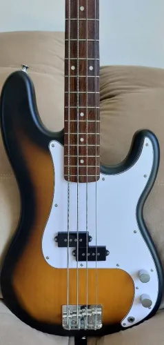 Baixo Squier Debut 