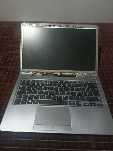 Para sair rápido Samsung Ultrabook Série 5 13,3" i3 3ª Geração (aceitamos propostas)